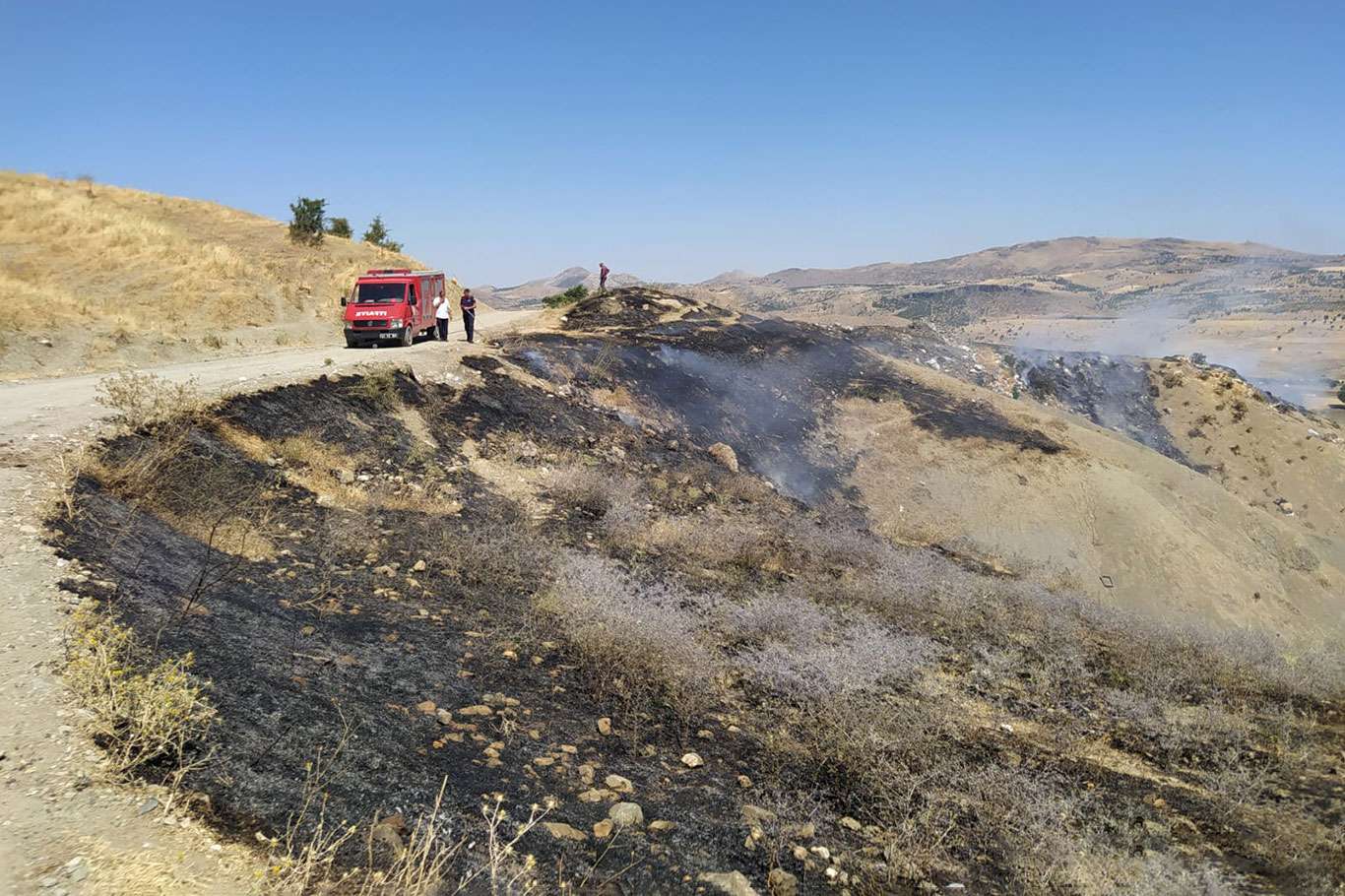 Çüngüş'te kırsal alanda çıkan yangın büyümeden söndürüldü Çüngüş'te kırsal alanda çıkan yangın büyümeden söndürüldü